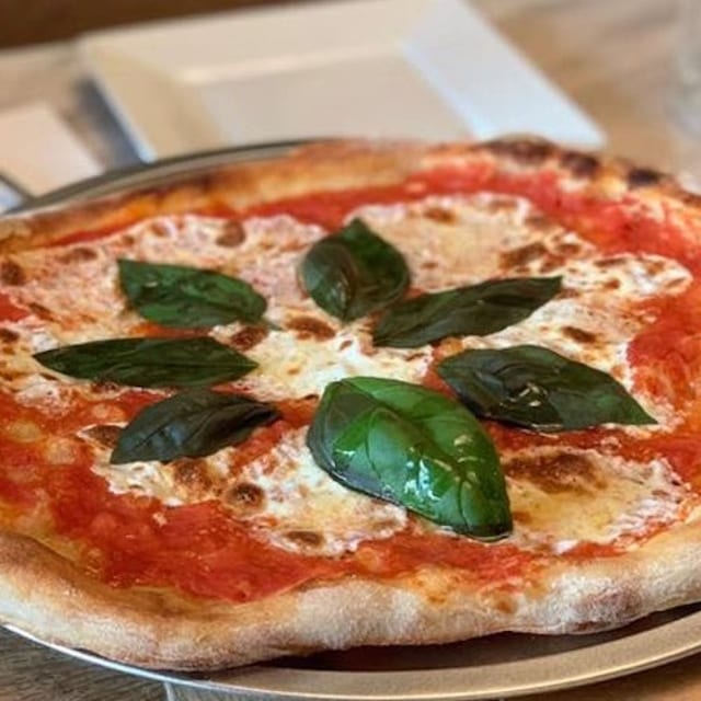 Margherita Pizza.